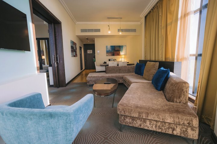 Room 12 of 90