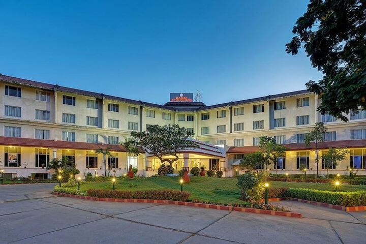 Hotel Exterior 80 of 85
