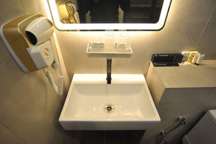 Room 41 of 58