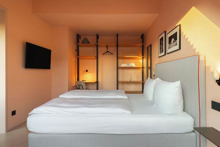 Room 52 of 112