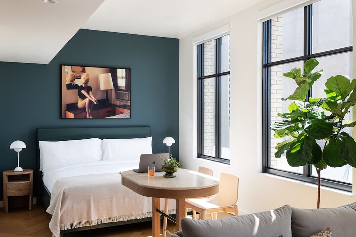 Room 4 of 65