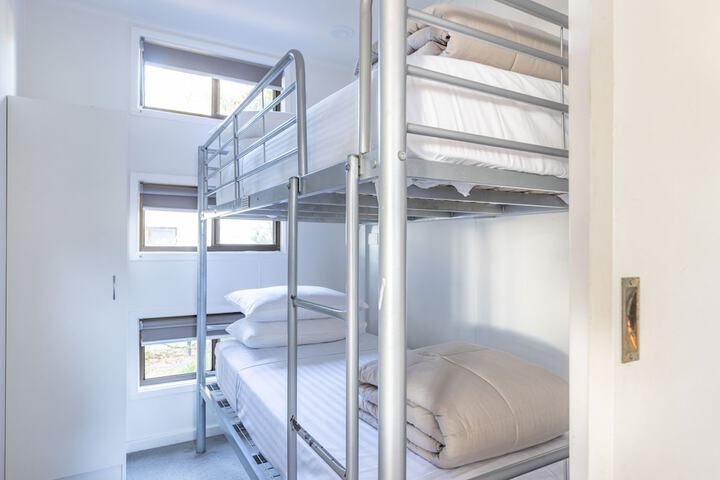 Room 4 of 102