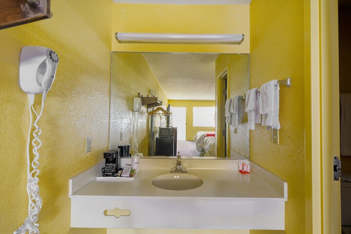 Bathroom sink