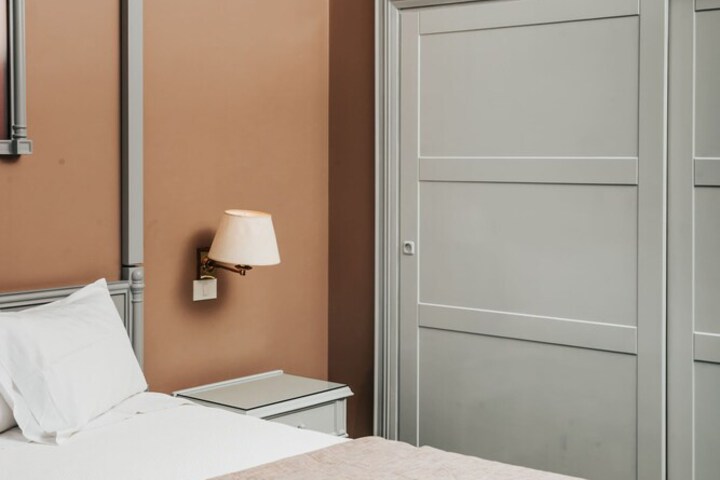 Room 9 of 33
