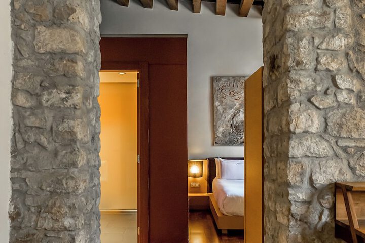 Room 25 of 74
