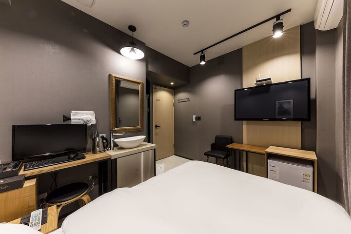Room 11 of 43