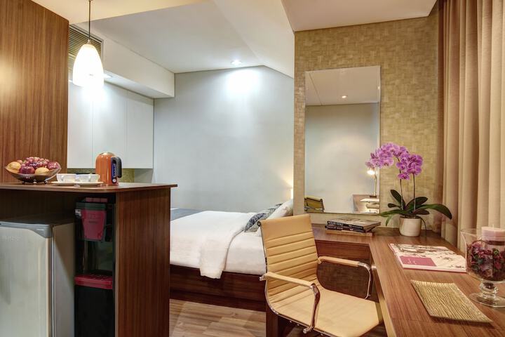 Room 6 of 32