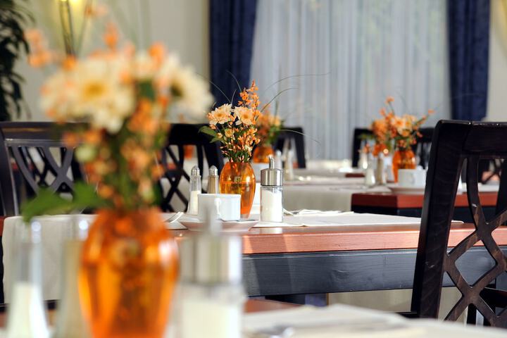 Dining 18 of 19