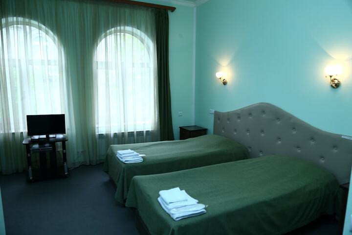 Room 8 of 19