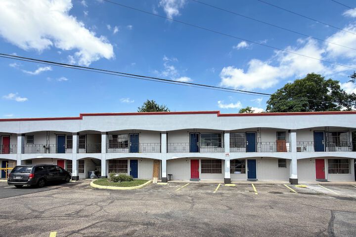 Exterior of Studio 6 Suites Belton TX