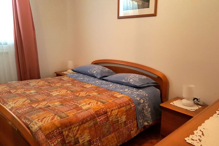 Room 8 of 34