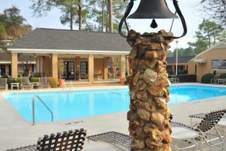 Pools & Facilities