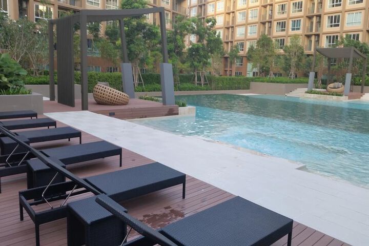 Hotel with Pool