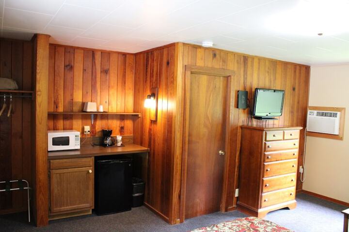 Room 8 of 16