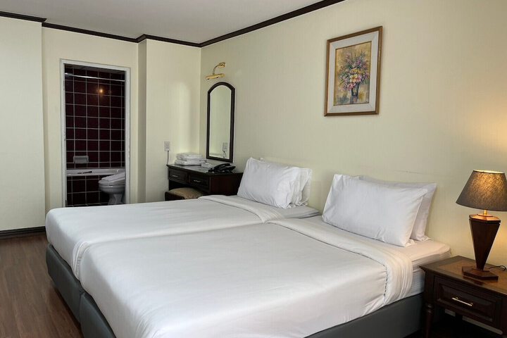 Room 6 of 51
