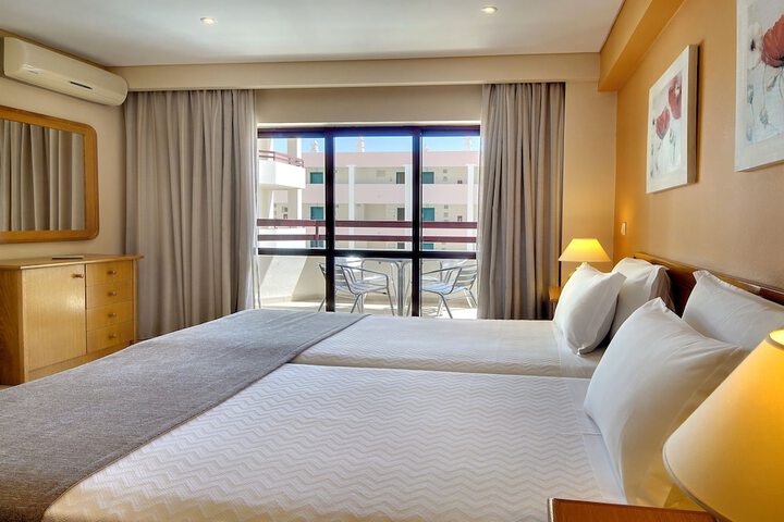 Room 19 of 38