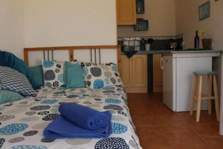 Room 6 of 10