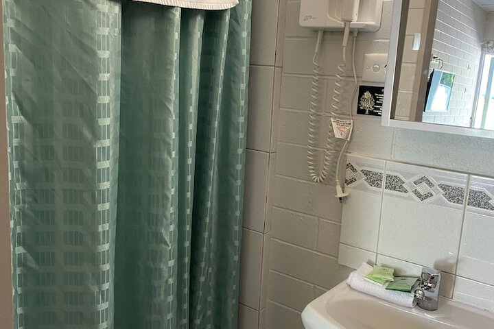Room 33 of 50