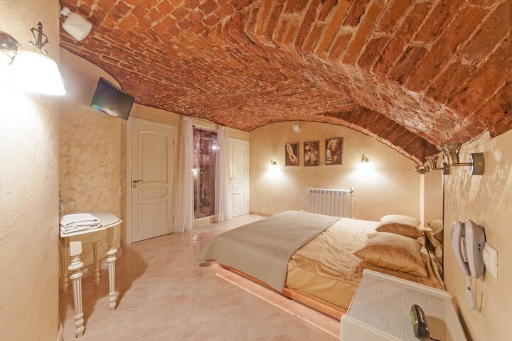 Room 8 of 47