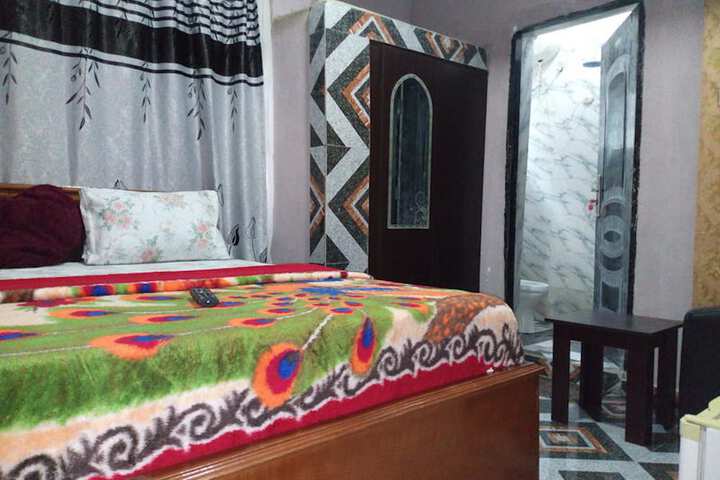 Room 12 of 18