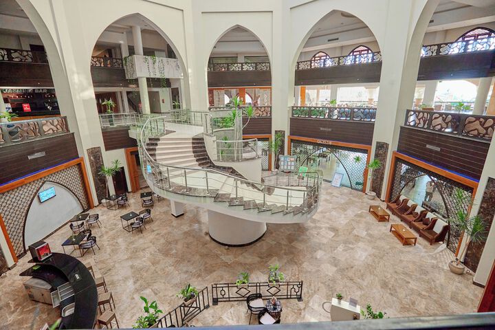 Entrance & Lobby