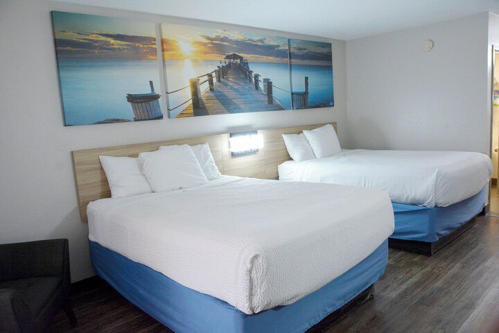 2 Queen Beds (3 of 5)