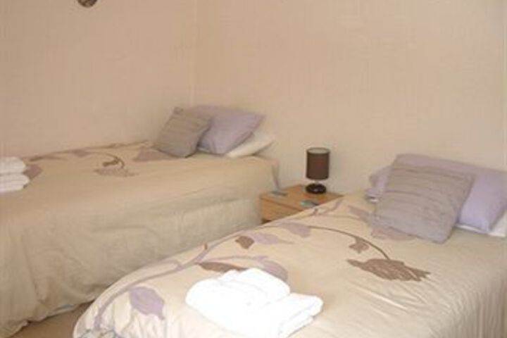 Room 2 of 7