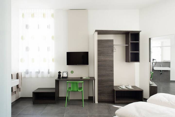 Room 35 of 60