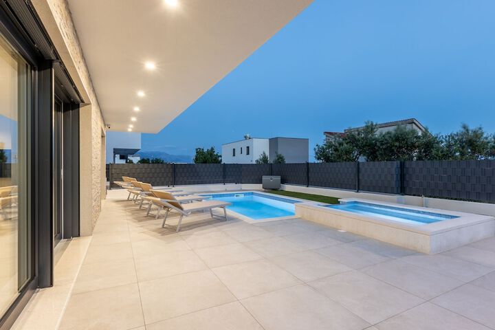 Pool 22 of 43