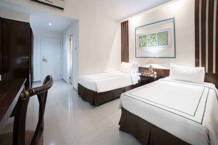 Room 7 of 33