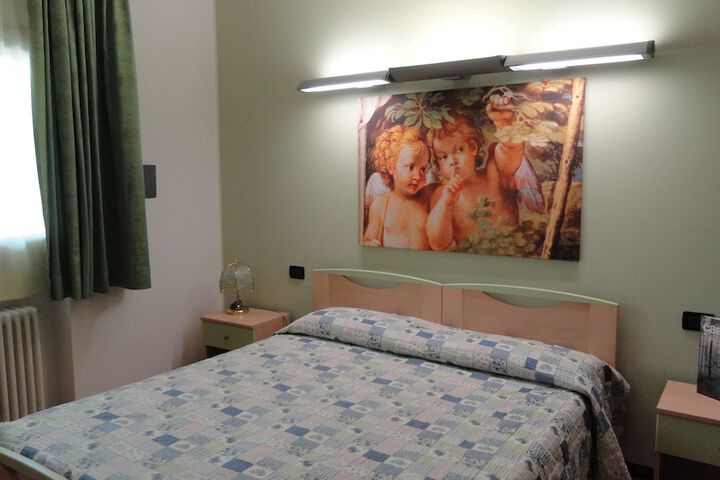 Room 4 of 41
