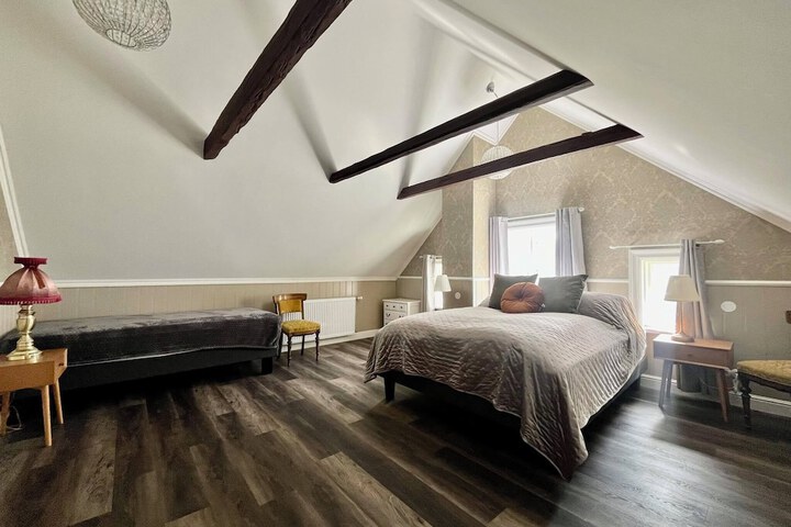 Room 40 of 179