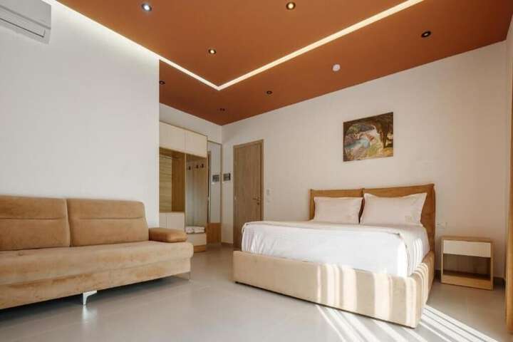 Room 5 of 43