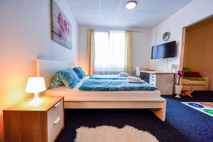 Room 13 of 33