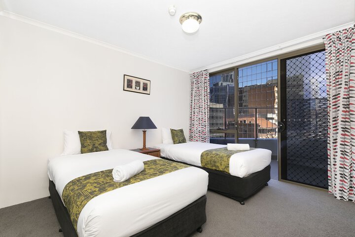 Room 4 of 61