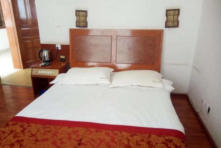 Room 2 of 10