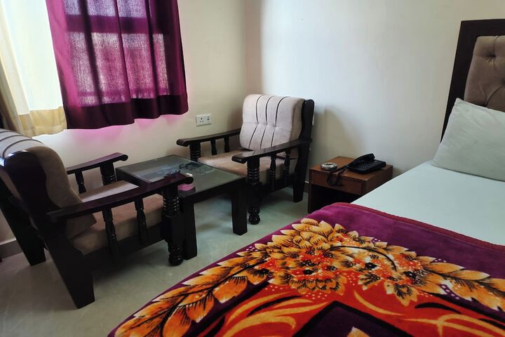 Room 12 of 32