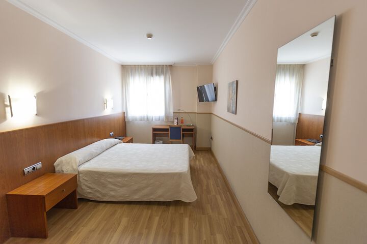 Room 11 of 38