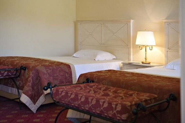 Room 2 of 39
