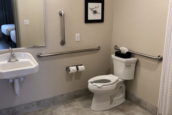 Room 33 of 48