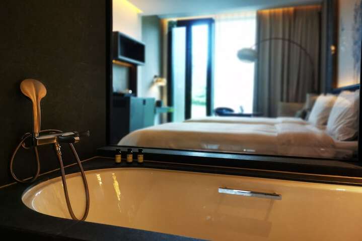 Room 30 of 104