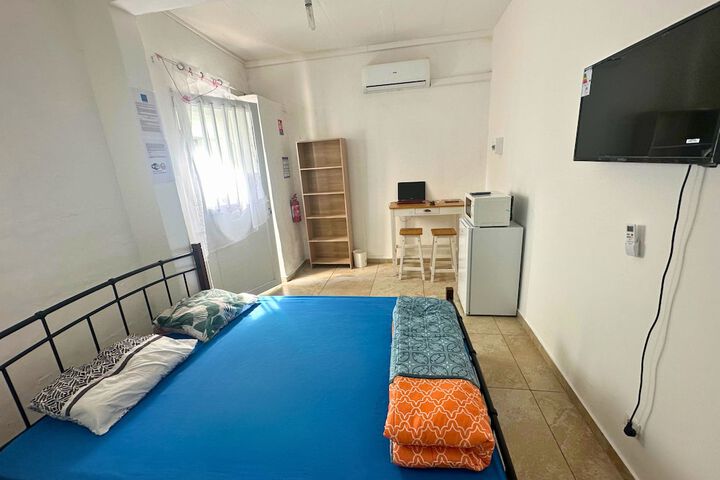 Room 5 of 33