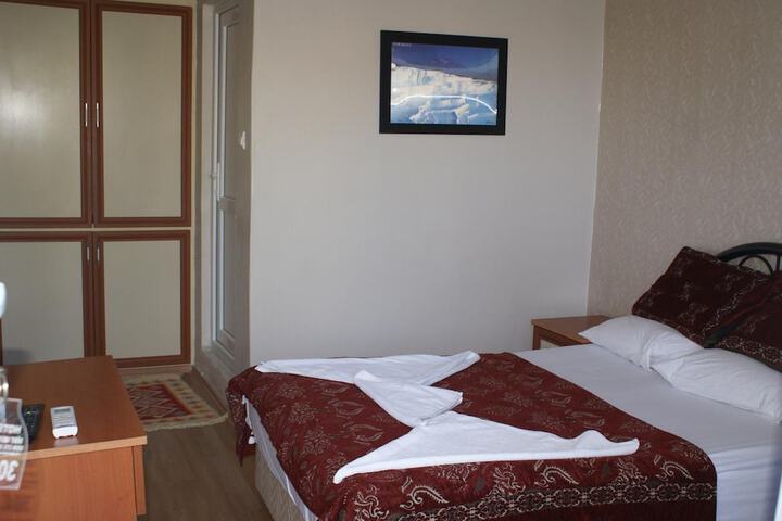 Room 8 of 38