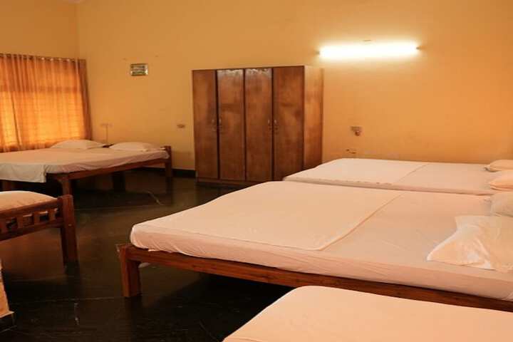 Room 14 of 36