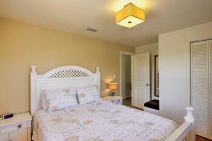 Room 6 of 11