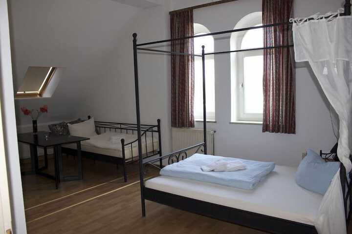 Room 8 of 25