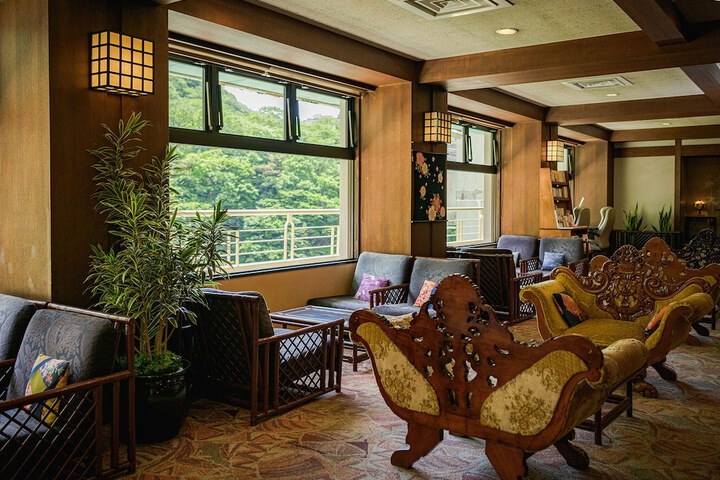 Entrance & Lobby
