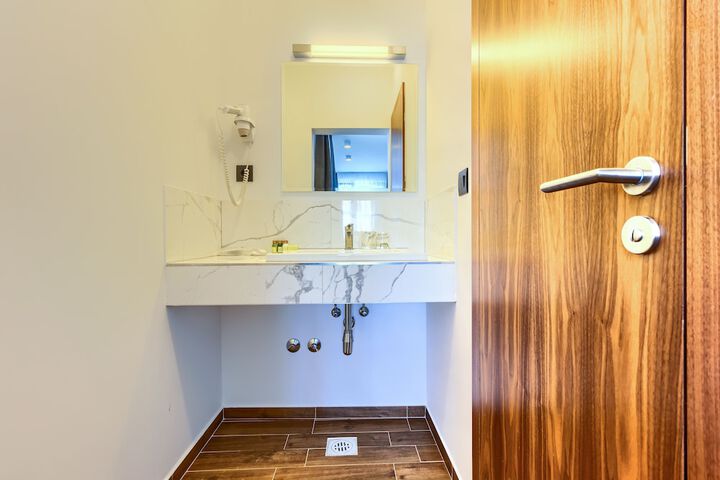 Room 82 of 114