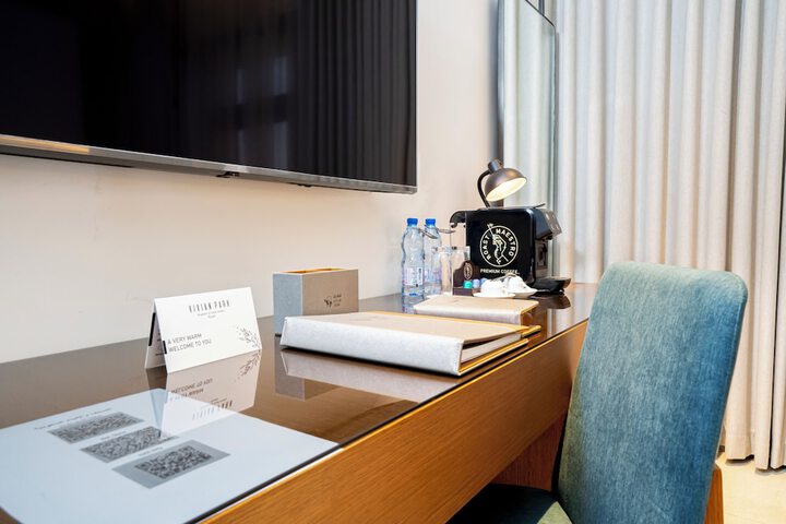 Room 8 of 40