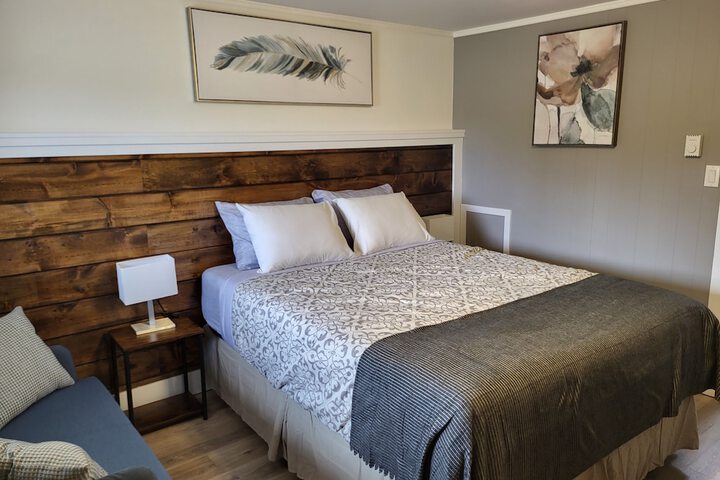 Room 8 of 33